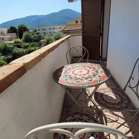 בית הארחה Casa Grazia Deledda אורוסיי